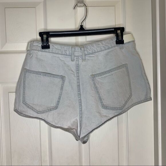 Missguided Double Belt Buckle High Rise Jean Short - Picture 4 of 9